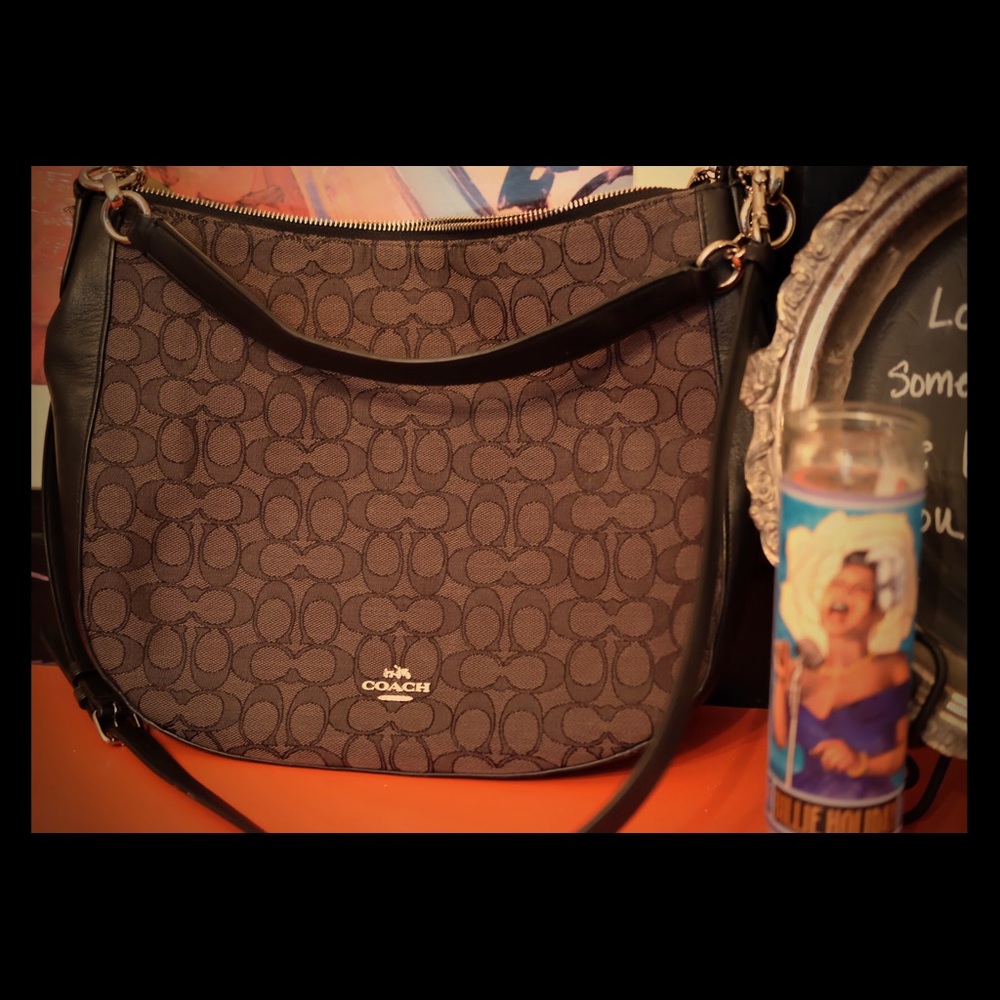 Coach Womens Chelsea 32 Hobo in Signature Jacquard